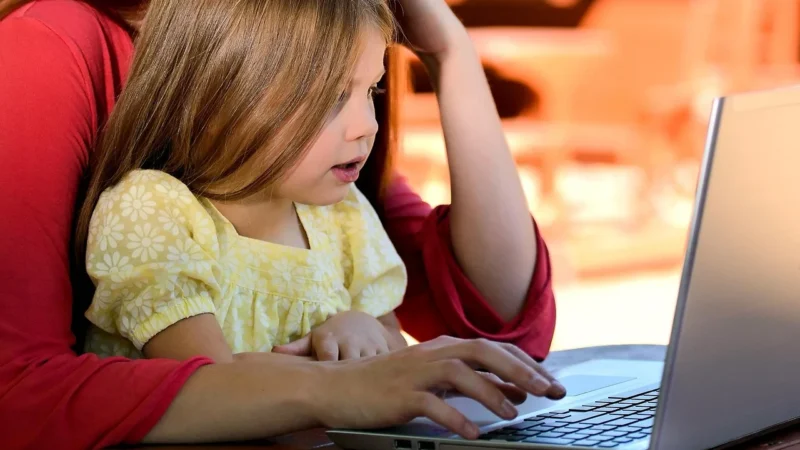 Bezpieczeństwo w internecie dla dzieci: ustawienia i zasady w domu